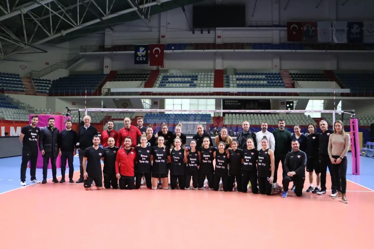 Türk Hava Yolları Spor Kulübü'nün yeni yönetim kurulundan Voleybolculara Ziyaret