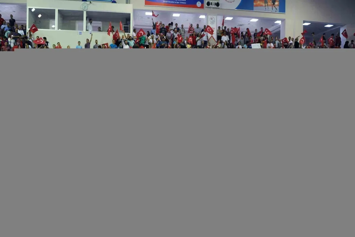 Efeler Avrupa Şampiyonası Finallerinin Kapısını Araladı Portekiz'i 3-0 Yendiler.