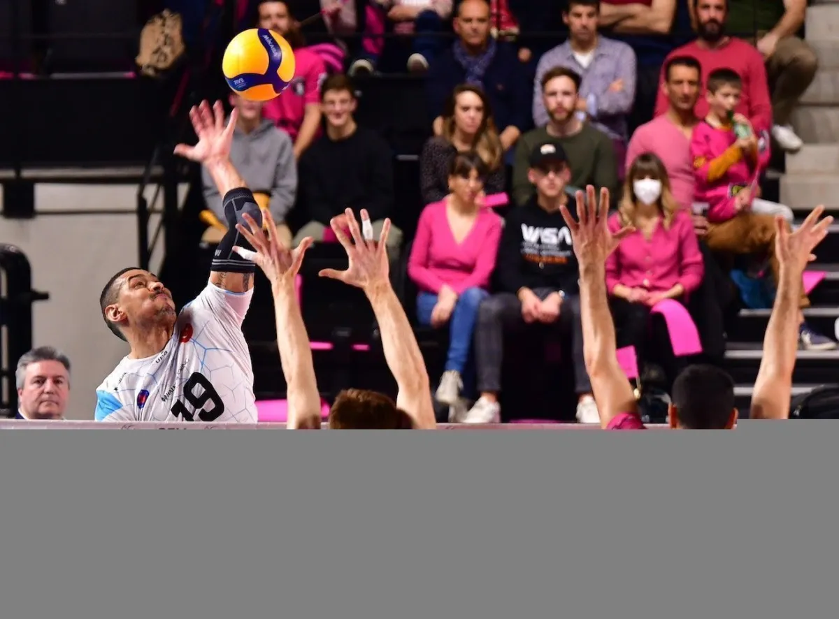 HALKBANK ŞAMPİYONLUĞU ALTIN SETTE KAYBETTİ