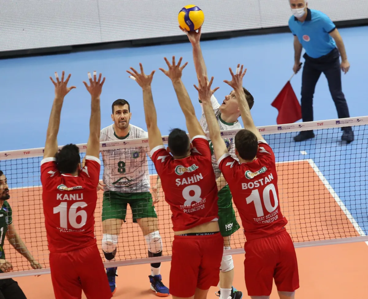 BURSA BÜYÜKŞEHİR BELEDİYESPOR TOKAT BELEDİYE PLEVNE'Yİ SET VERMEDEN GEÇTİ