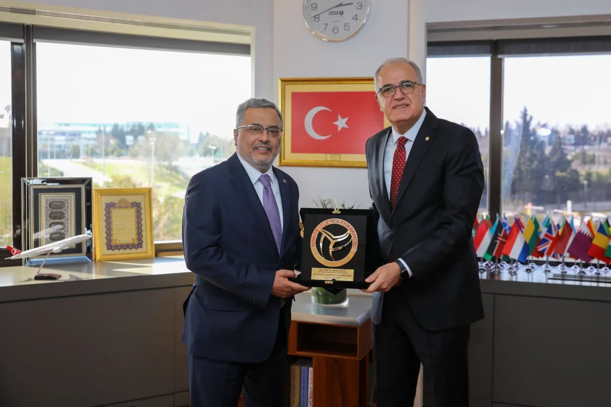 Üstündağ, Türk Hava Yolları Yönetim Kurulu ve İcra Komitesi Başkanı Prof. Dr. Ahmet Bolat’a Ziyaret