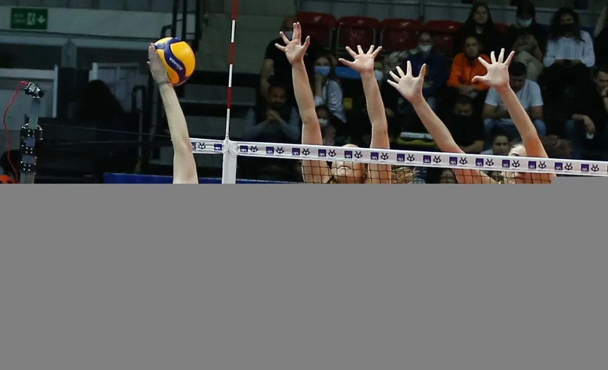 VAKIFBANK, AXA SİGORTA KUPA VOLEY’DE FİNALDE!