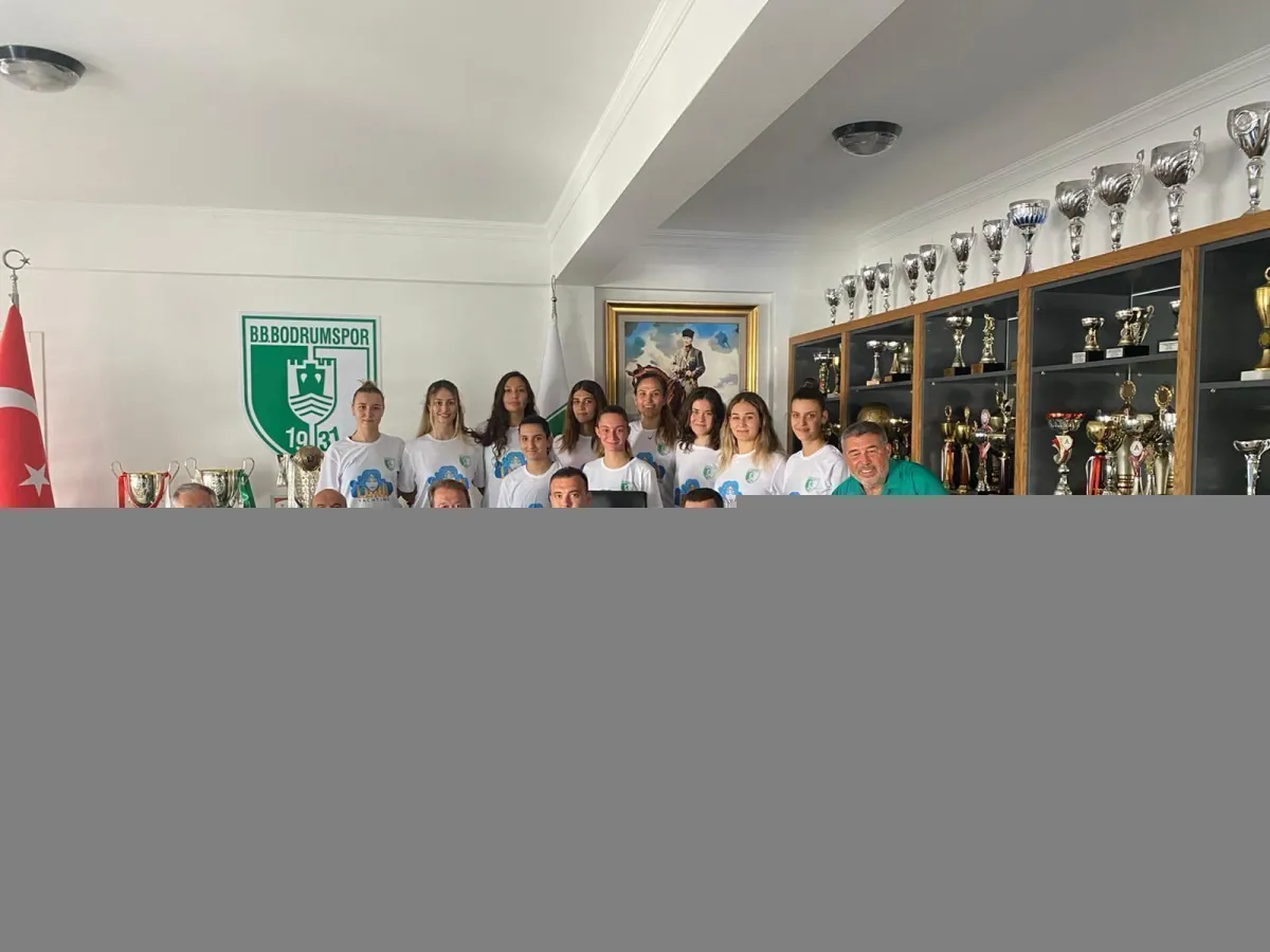 Bodromspor Voleybol Takımına Sponsor: LUNA YATÇILIK