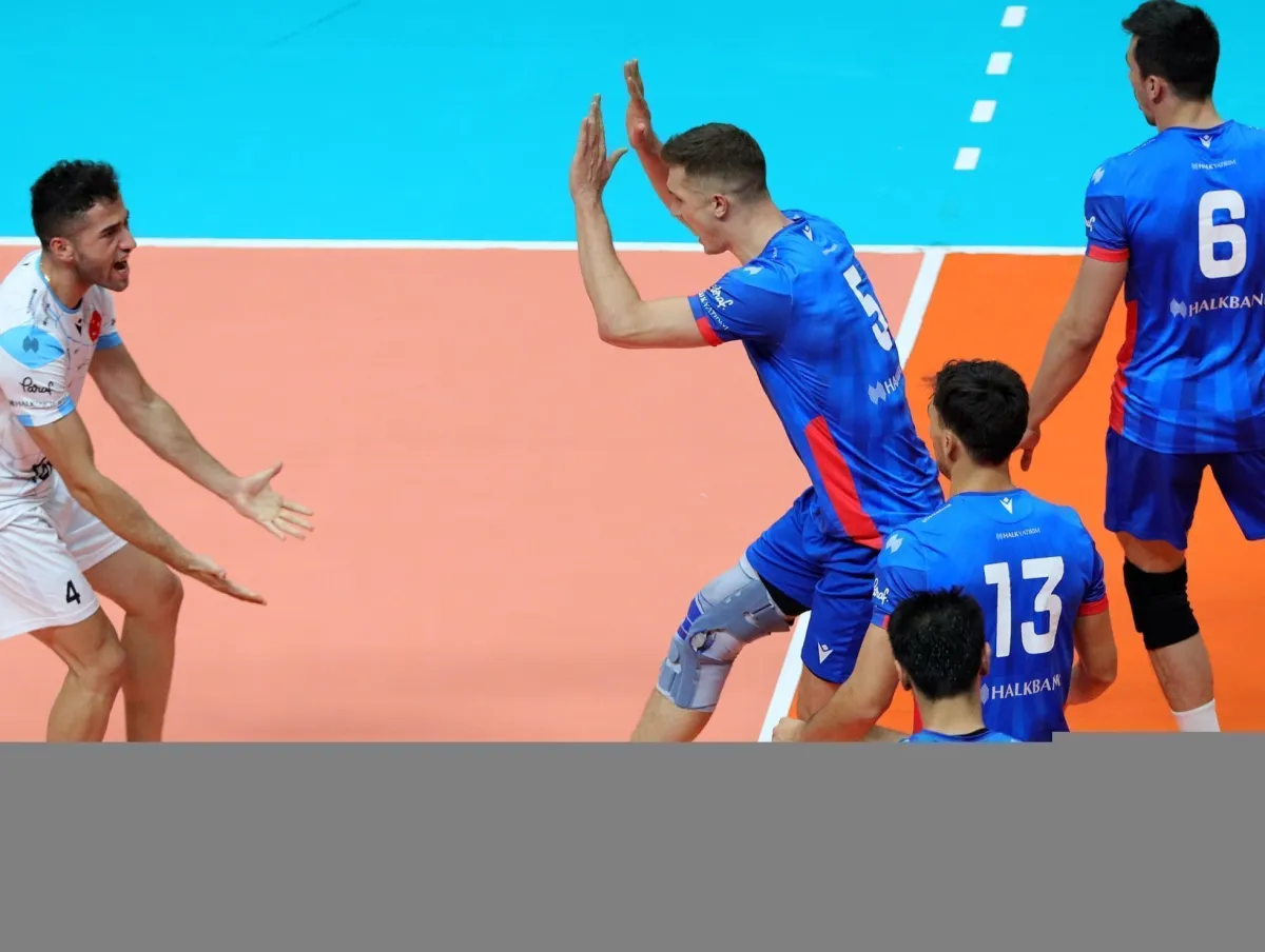 Başkent Dörtlü Dostluk Turnuvası'nda Halkbank ,SporTot'yu 3-1 Yendi
