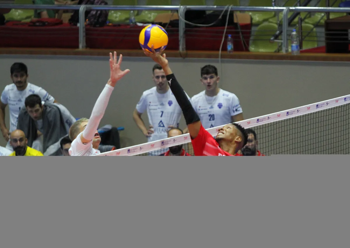 İZMİR TSYD VOLEYBOL TURNUVASI'NDA ALTEKMA-DİNAMO BÜKREŞ: 0-3