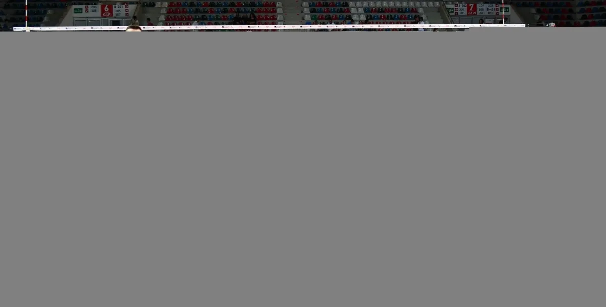 Halkbank SEZONA galibiyetle başladı