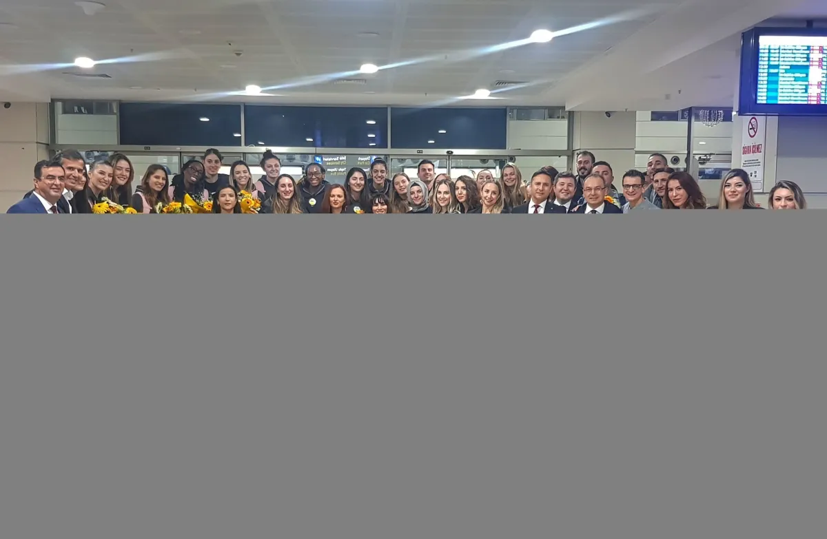 VakıfBank, Kulüpler Dünya Şampiyonası için Antalya’ya gitti