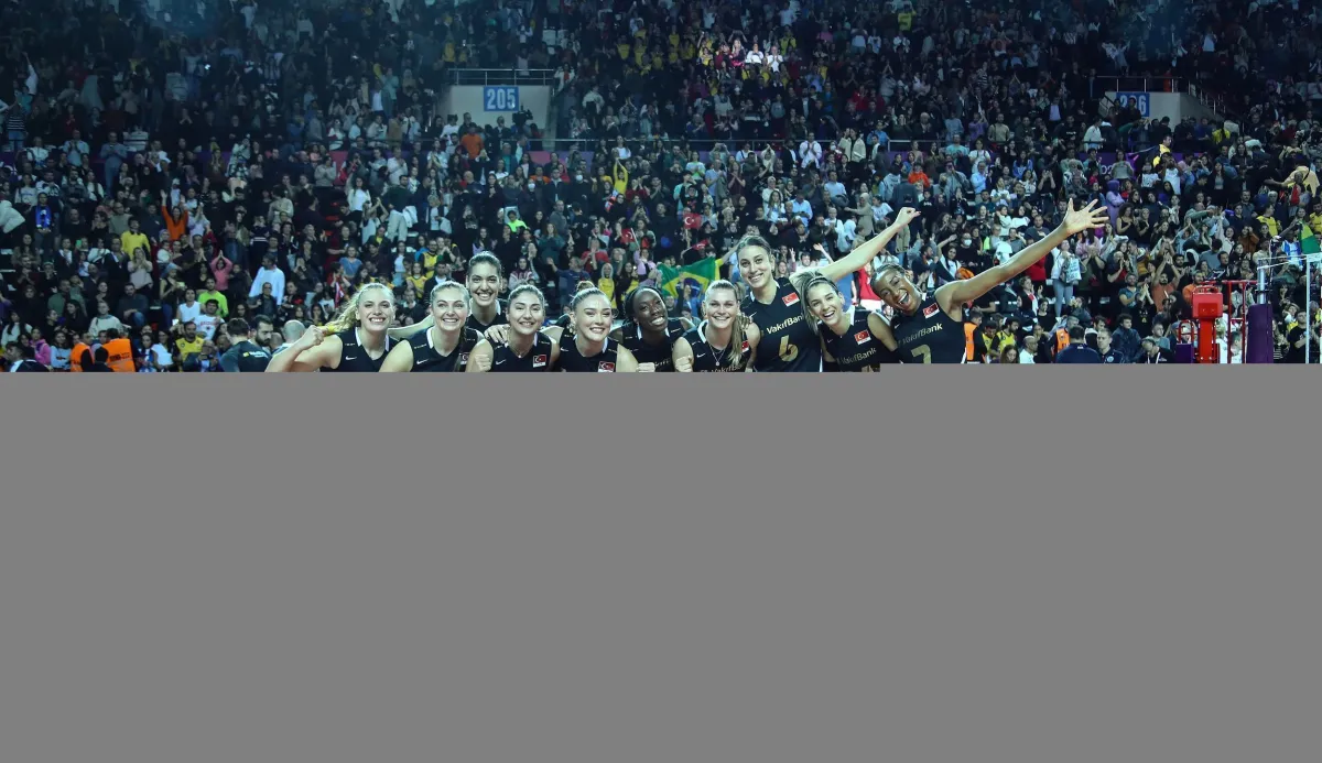 VakıfBank grup lideri olarak yarı finale yükseldi