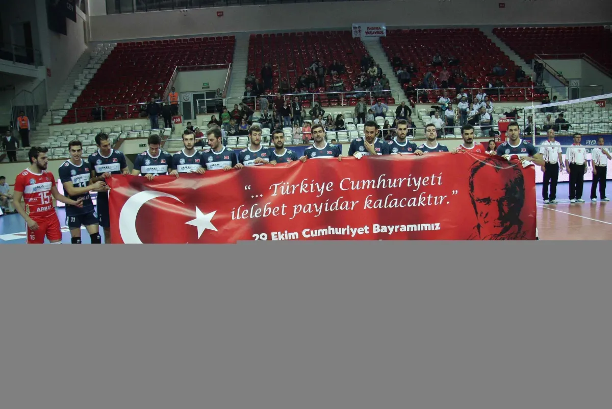 Arkas, Efeler Ligi'nin 3. Haftasında Beşiktaş'ı İzmir'de 3-0 Yendi