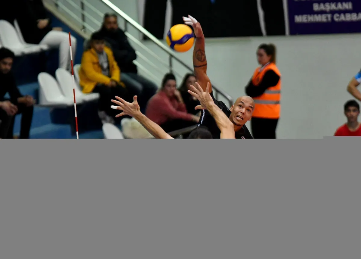 Halkbank zirveyi bırakmıyor