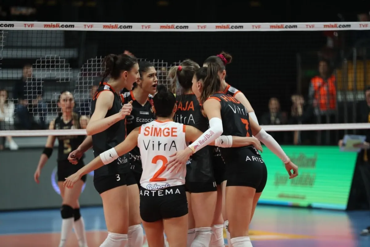 Derbinin galibi Vakıfbank'ı 3-0 yenen  Eczacıbaşı Dynavit