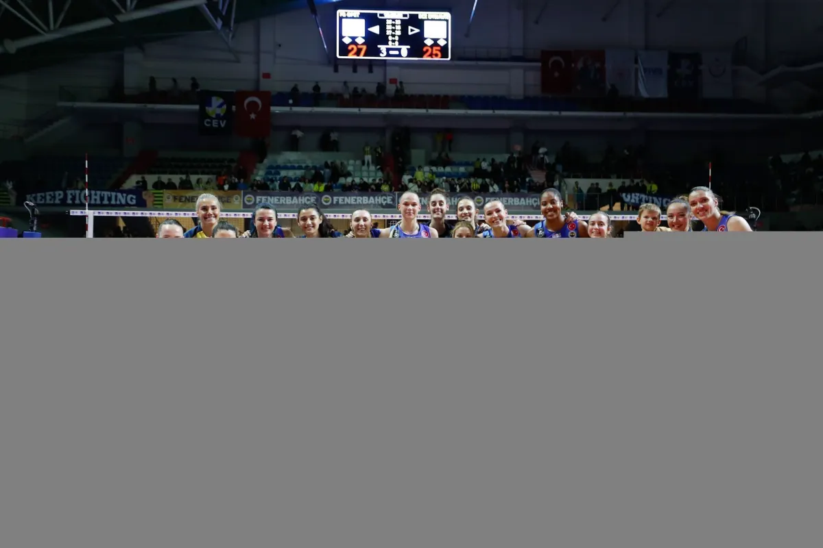 Eczacıbaşı Dynavit, Axa Sigorta Kupa Voley'de Fenerbahçe Opet’e Elendi