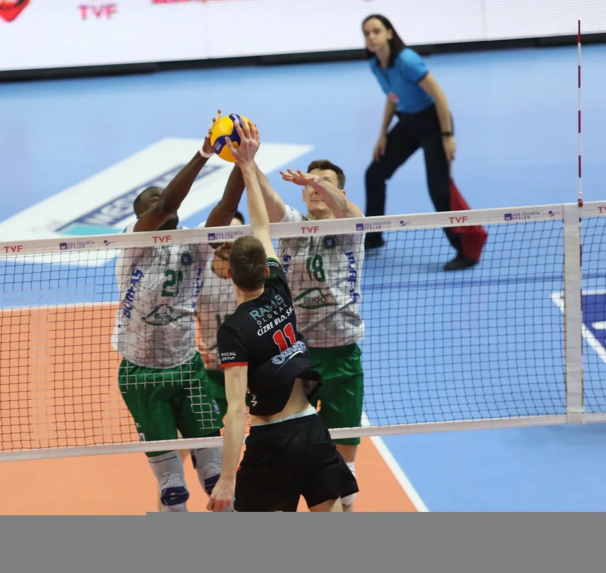 Bursa Büyükşehir Belediyespor play-off serisinin ilk maçında Cizre Belediyespor’u yenerek seride 1-0 öne geçti
