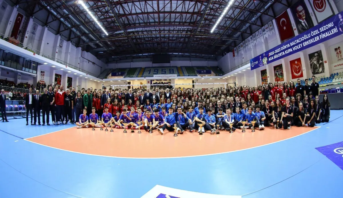 Bursa Voleybol Altyapı Ligleri ödül töreni yapıldı.