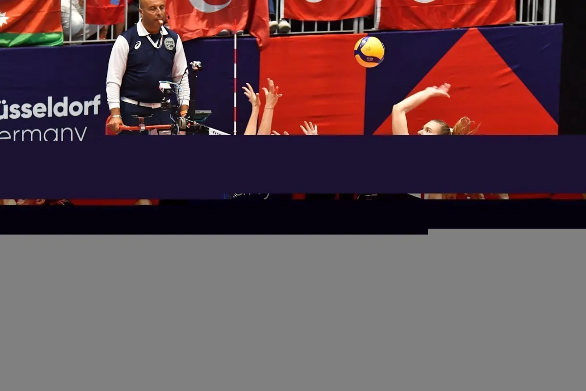 A Milli Kadın Voleybol Takımımız Azerbaycan’ı 3-0 (25-13, 25-13, 25-13) mağlup etti ve 2’de 2 yaptı.