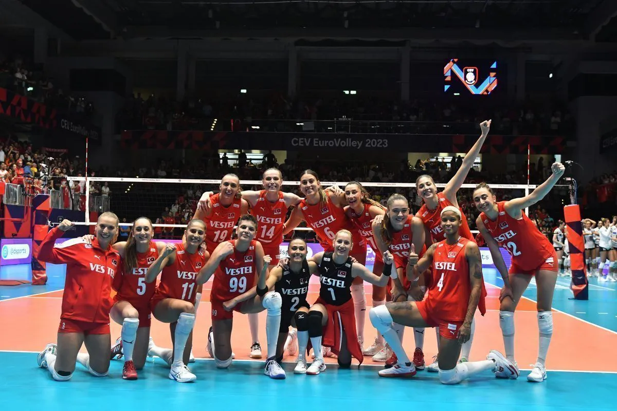 Sultanlar dördüncü maçında Yunanistan’ı 3-0 mağlup ederek 4’te 4 yaptı.