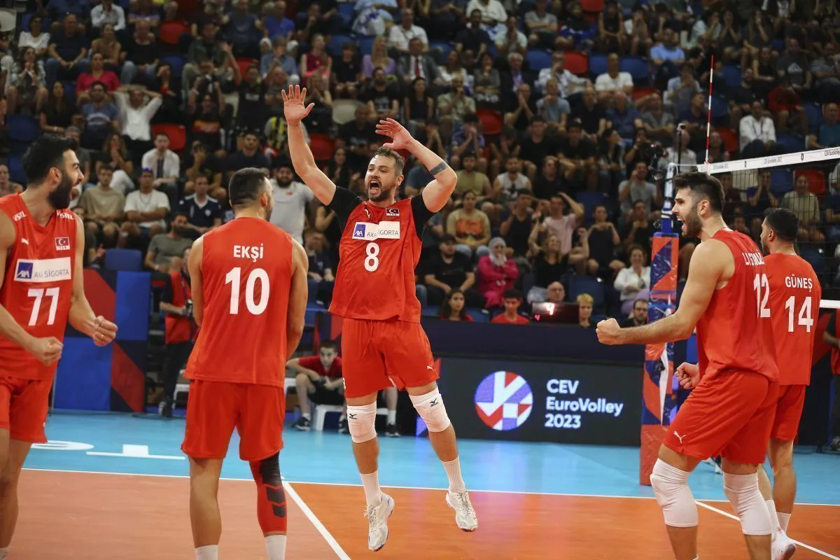 A Milli Erkek Voleybol Takımımız; 2023 CEV Avrupa Voleybol Şampiyonası’nda çeyrek final için sahaya çıkıyor.