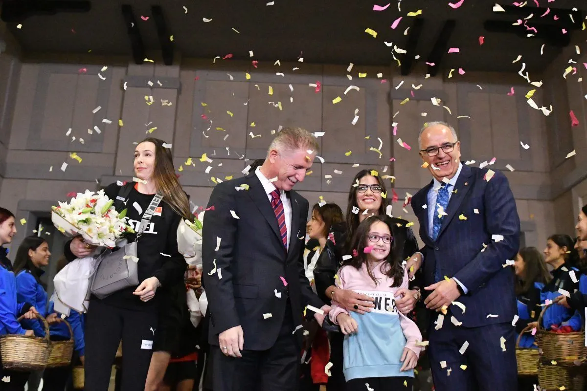 SULTANLAR ÖZEL UÇAKLA GELDİ MUHTEŞEM KARŞILANDILAR
