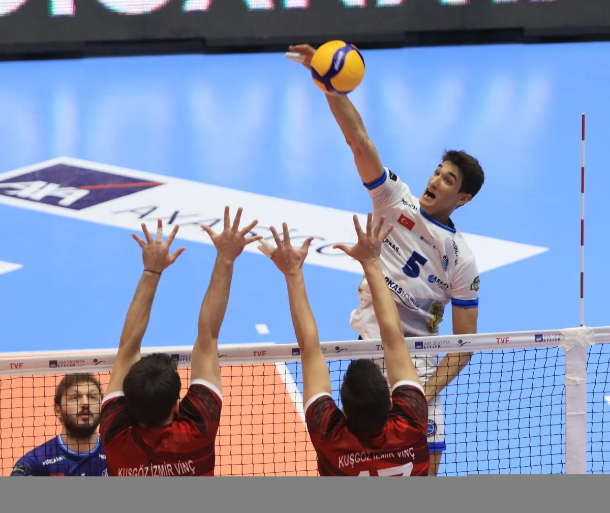 ARKAS SPOR-KUŞGÖZ İZMİR VİNÇ AKKUŞ BELEDİYESPOR: 3-2