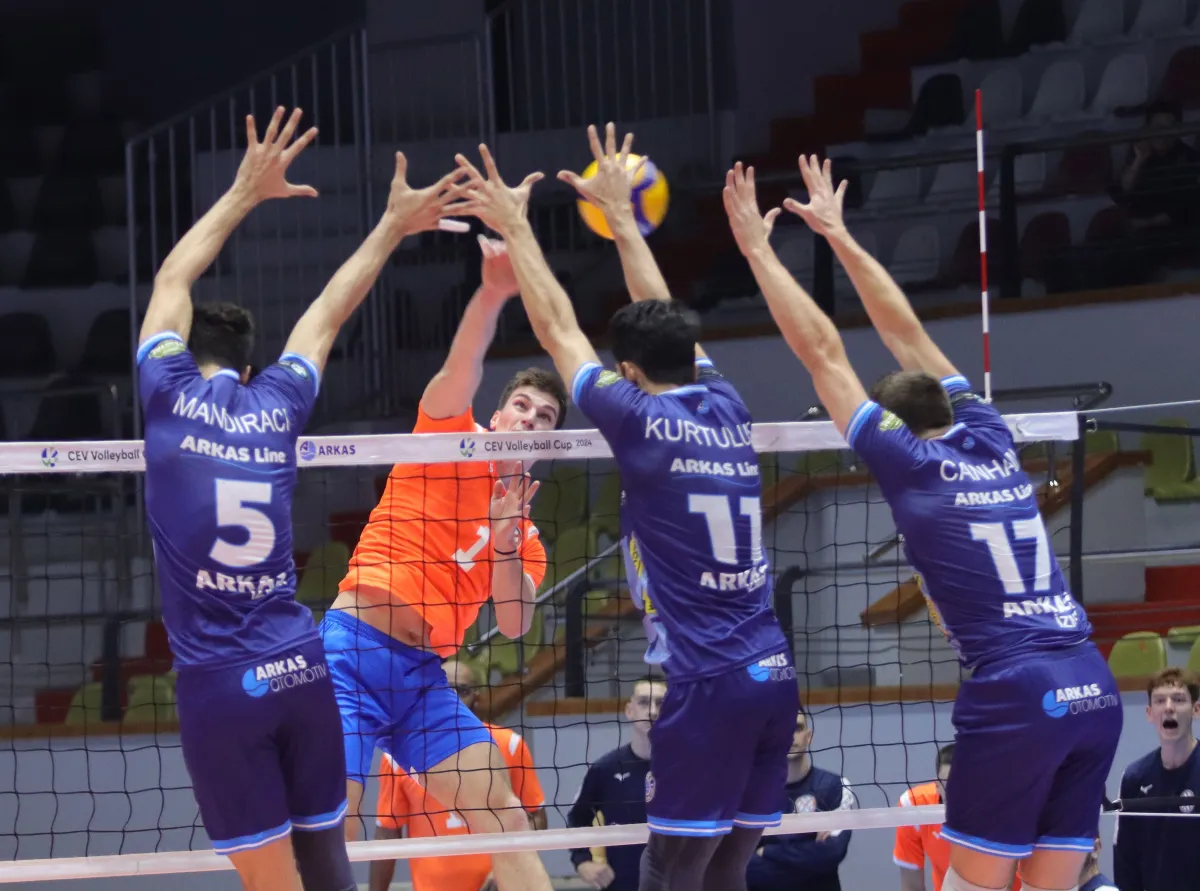 ARKAS SPORCEV CUP'TA BULGAR NEFTOHİMİK BURGAS TAKIMINI 3 0 YENDİ AVANTAJI KAPTI