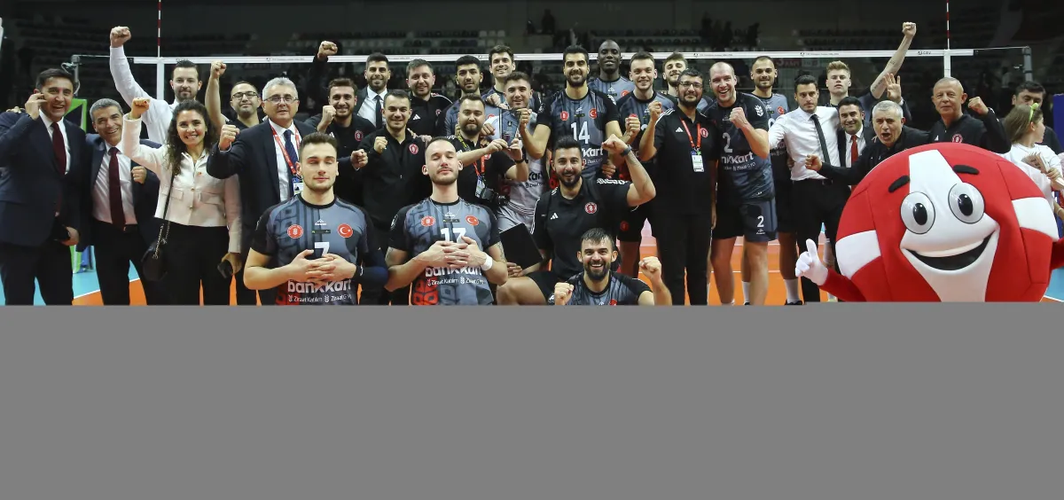 Ziraat Bankkart Şampiyonlar Ligi A Grubundaki 2. maçta 3 yılın şampiyonu Grupa Azoty KĘDZIERZYN-KOŹLE ‘yi 3-2 yendi.
