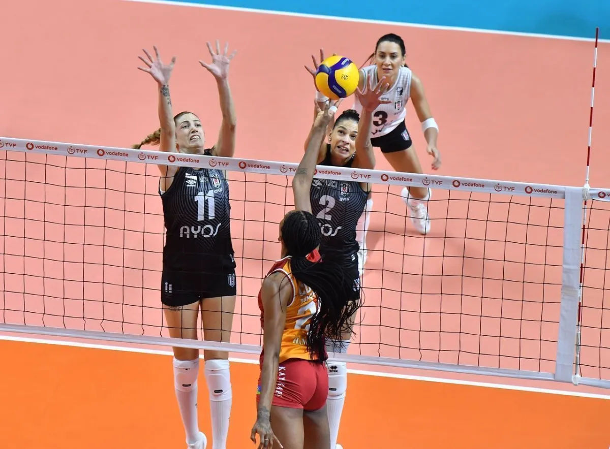 Vodafone Sultanlar Ligi’nde 11. hafta, bugün oynanan Beşiktaş Ayos-Galatasaray Daikin karşılaşmasıyla son buldu.