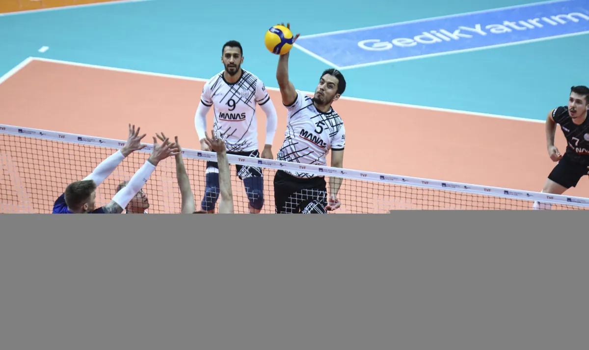 Halkbank devreyi namağlup lider bitirdi