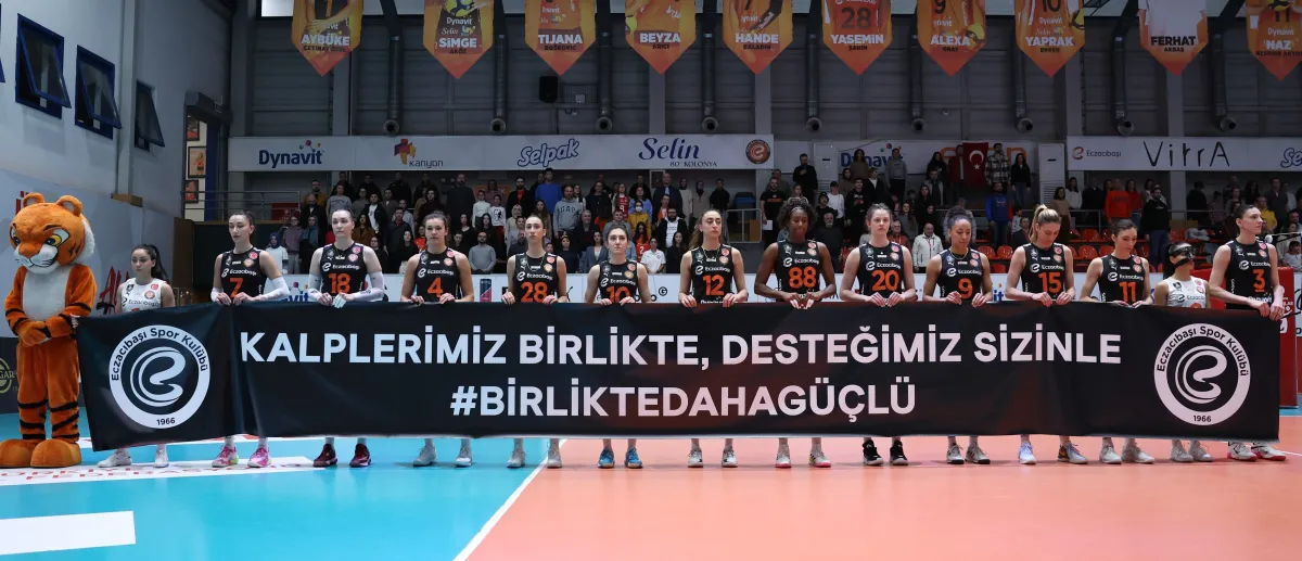Eczacıbaşı Dynavit, evinden galibiyetle ayrıldı
