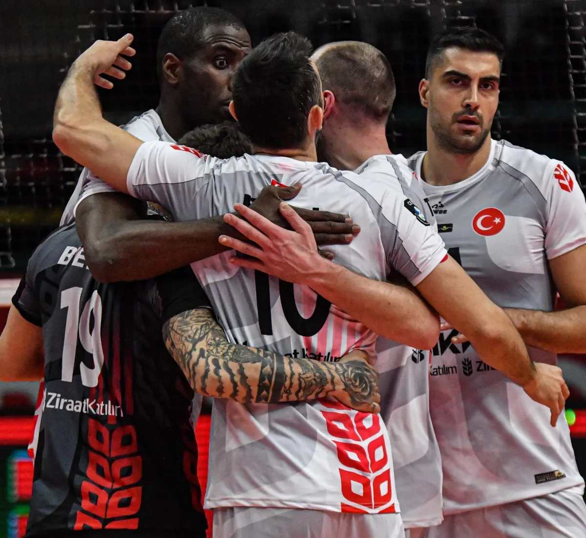 ZİRAAT BANKKART AXA SİGORT KUPA VOLEY’DE YARI FİNALİST