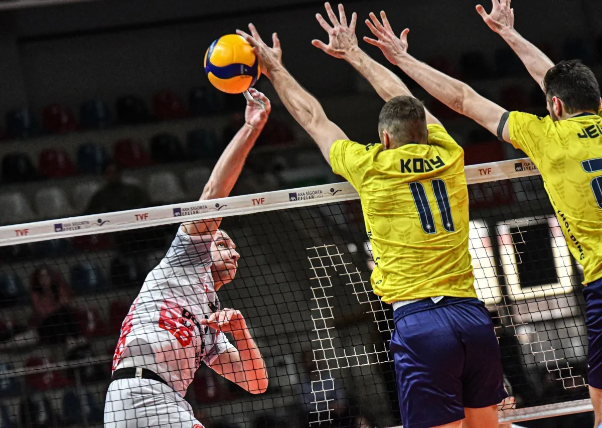 FENERBAHÇE PAROLAPARA, DEPLASMANDA 3-0 GALİP