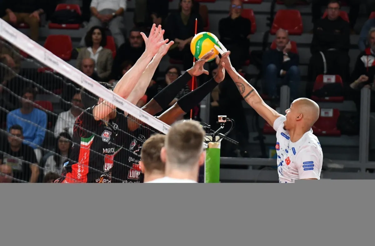 HALKBANK ÇEYREK FİNALDE VEDA ETTİ
