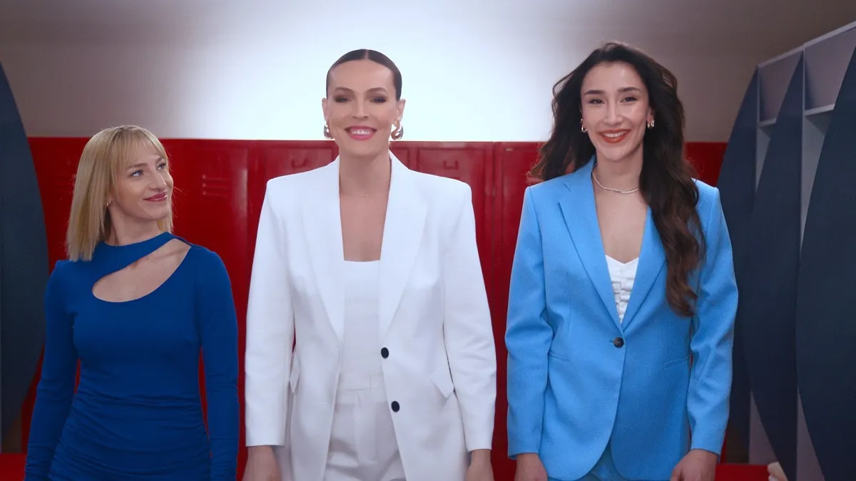 EDA, HANDE VE GİZEM’İN PRATİK TEMİZLİK SIRRI: BİNGO YÜZEY TEMİZLİK HAVLUSU!