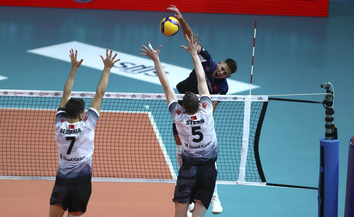 Voleybolda Başkent Derbisi Halkbank'ın