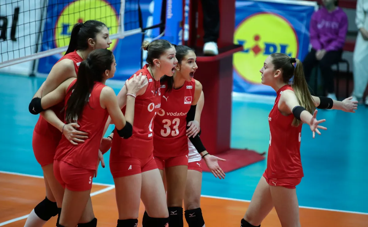 U16 Kız Milli Takımımız, Romanya'yı 3-0 mağlup etti.