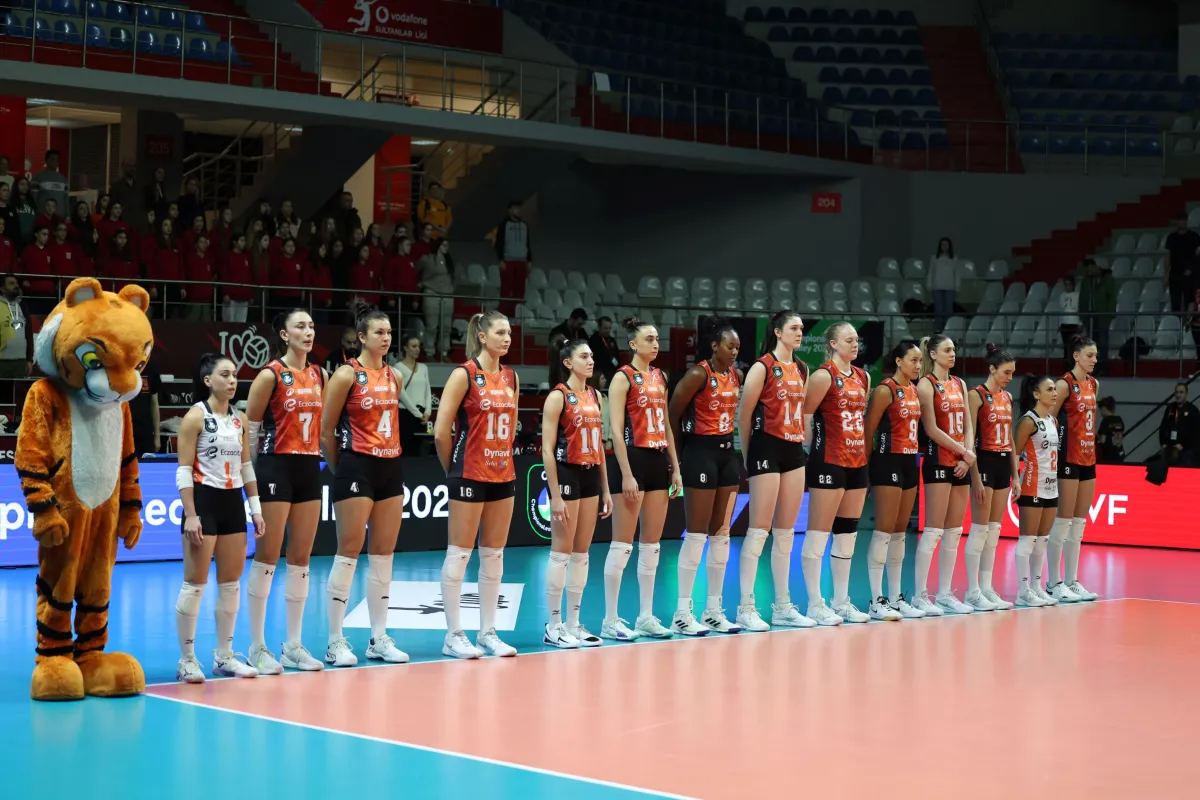 CEV Şampiyonlar Ligi B Grubu mücadelesinde Eczacıbaşı Dynavit, Fransız temsilci Levallois Paris takımını 3-0 Yendi