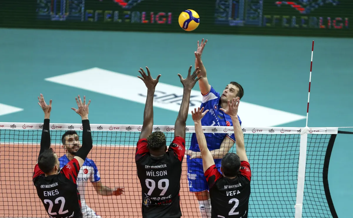 Halkbank zorlanmadan kazandı