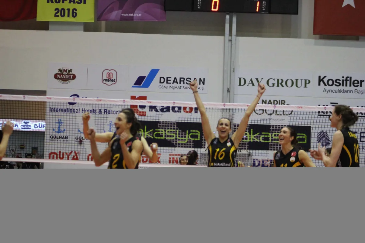 Namağlup VakıfBank, Fenerbahçe’ye Ataşehir'de Set Vermedi