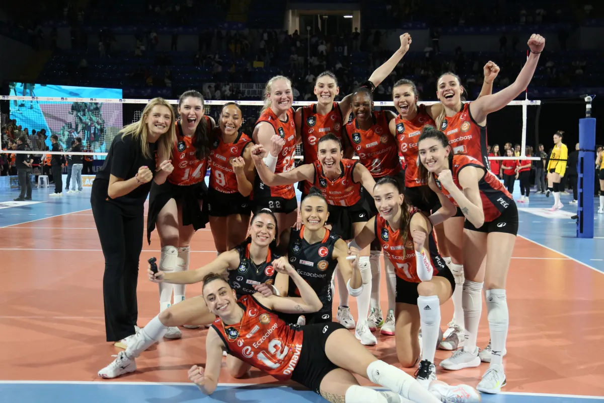 Eczacıbaşı Dynavit, AXA Sigorta Kupa Voley final biletini aldı!