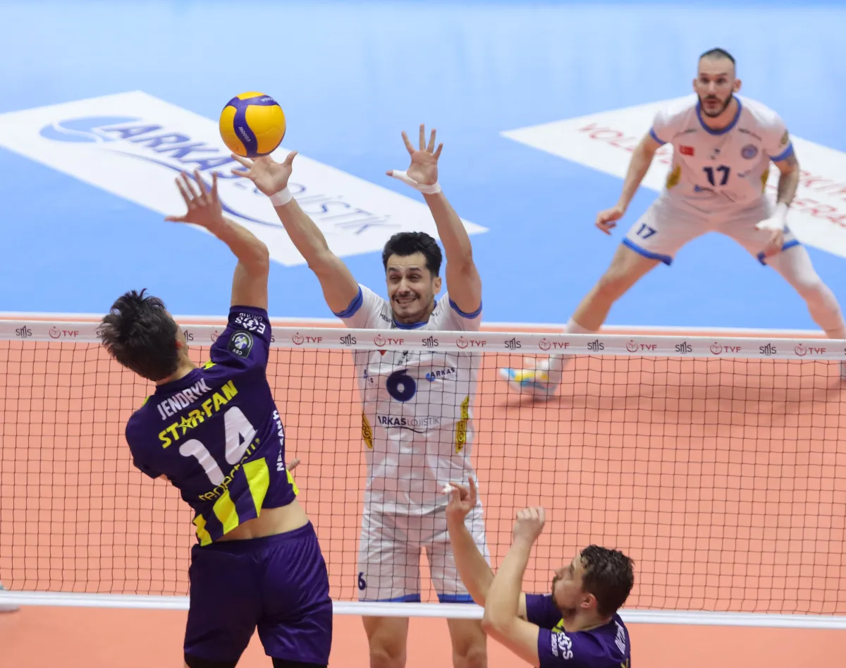 Arkas Fenerbahçe'yi 3-1 yendi seriyi 1-1 yaptı