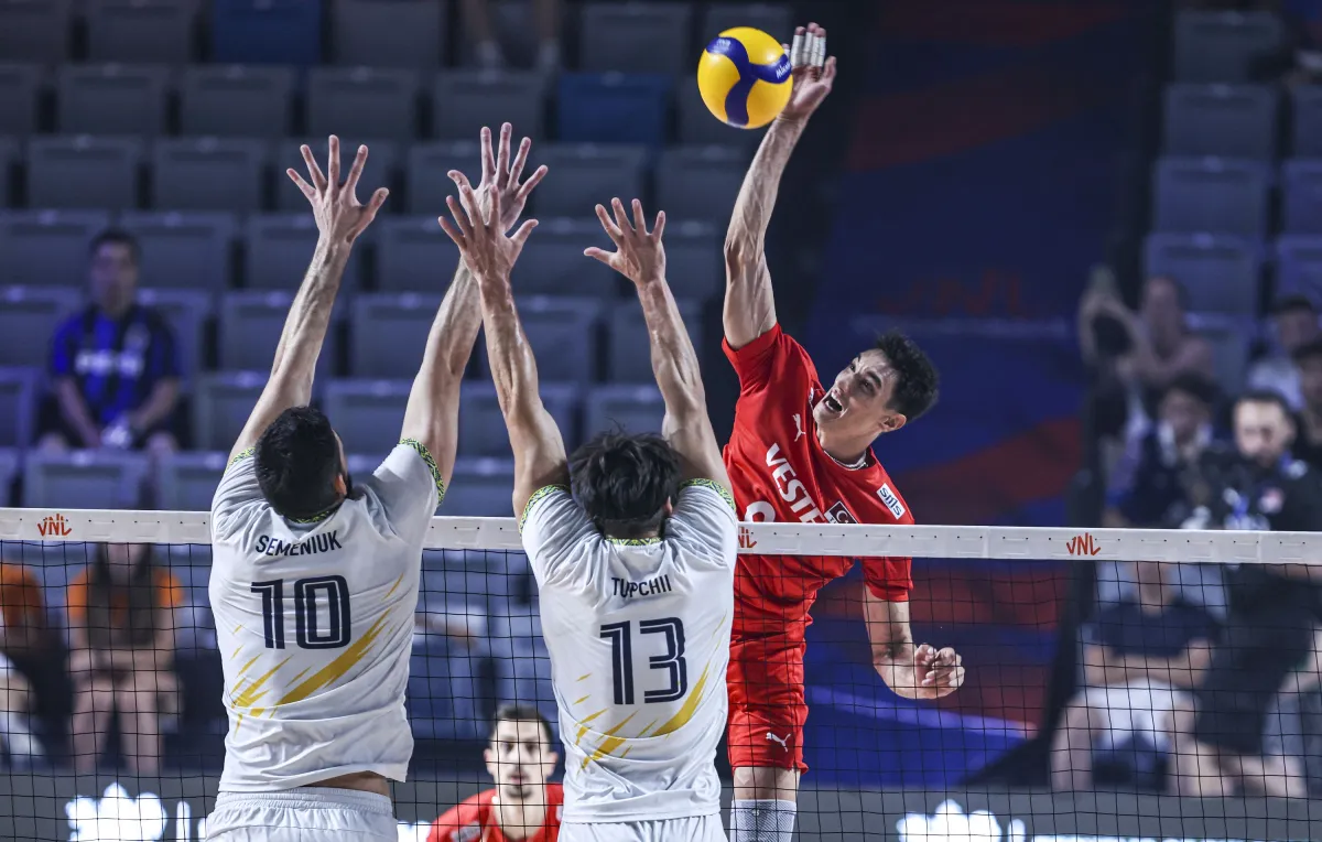 EFELER VNL'DE UKTAYNA'YA 3-0 YENİLDİ