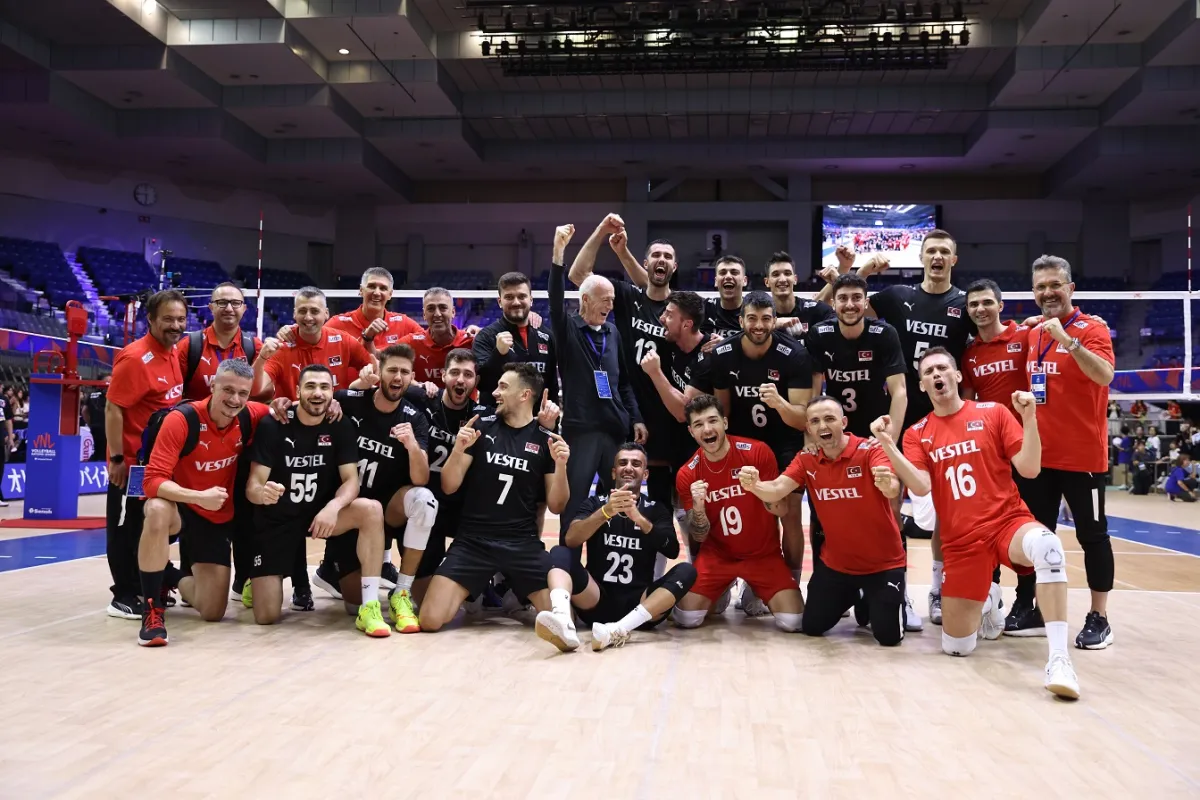 Efeler VNL'de   ikinci maçta Almanya'yı 3-1 yenerek üçüncü galibiyete imza attı.