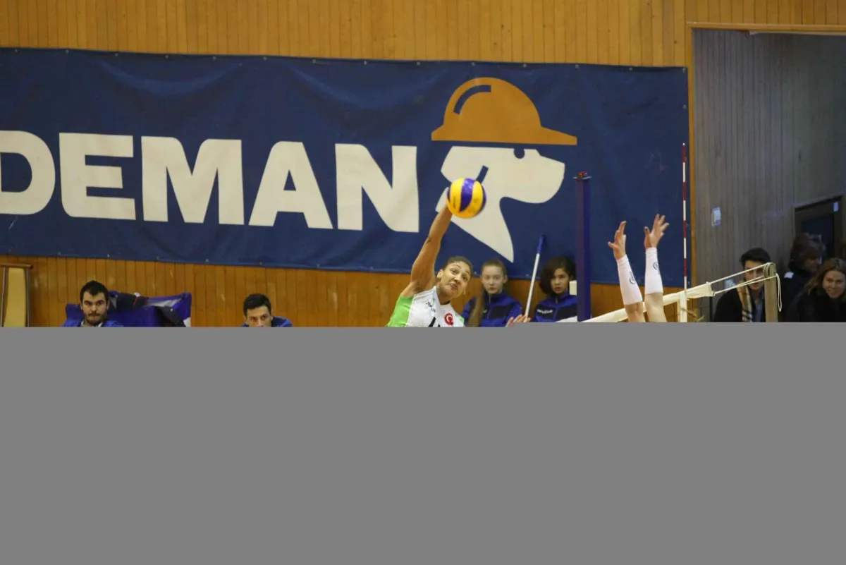 Bursa Büyükşehir Belediye Spor, Challenge Cup'ta Romanya'nın Stiinta Bacau Takımını 3-1 Mağlup Etti