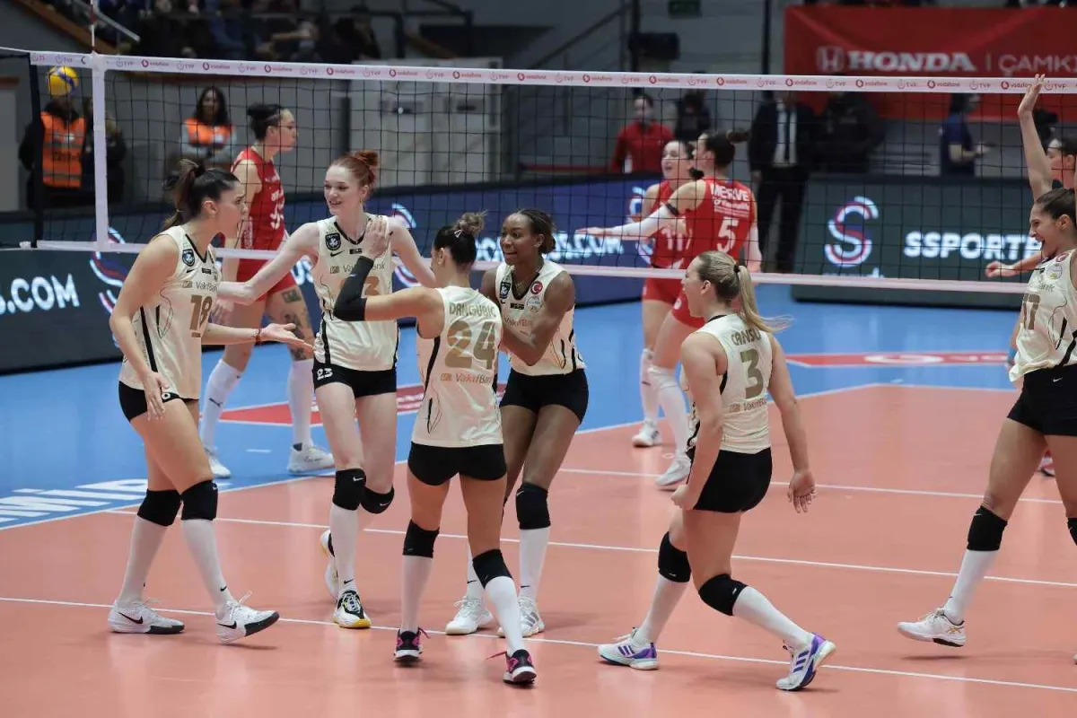 Lider VakıfBank, İzmir’den galibiyetle dönüyor
