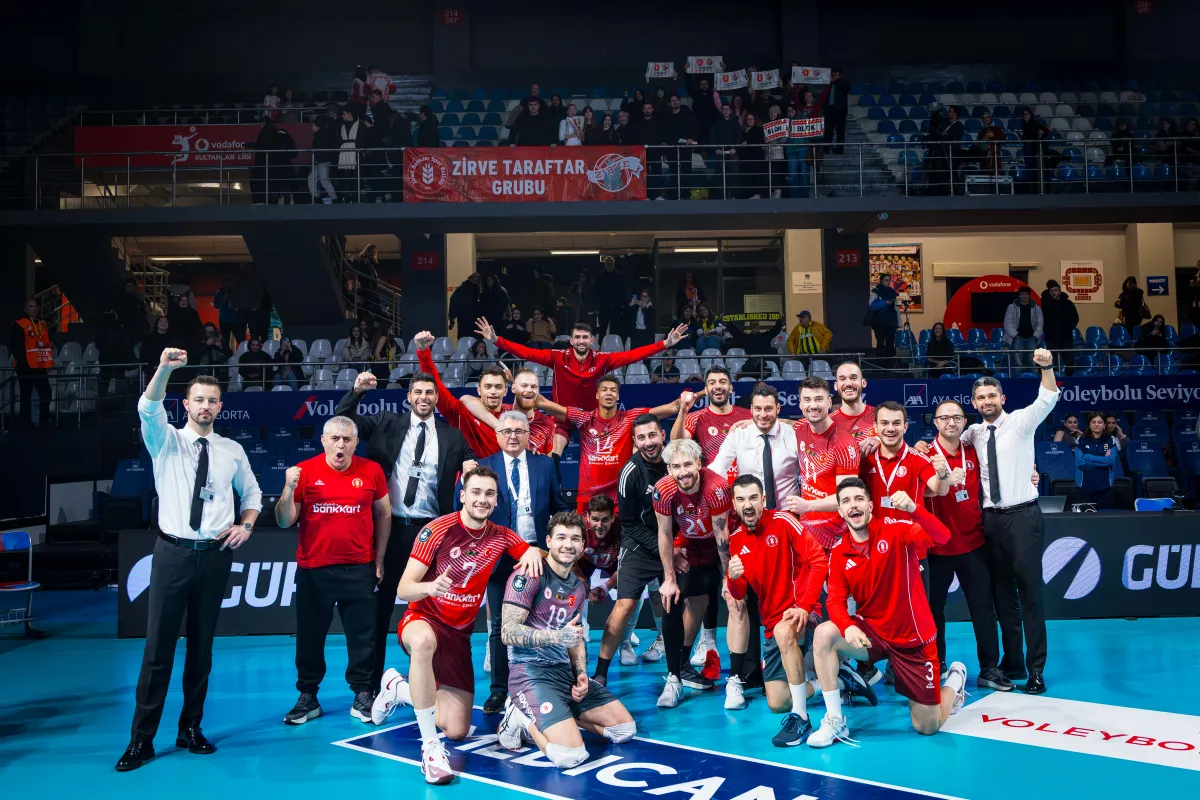 Ziraat Bankkart, İstanbul Deplasmanında Fener'i 3-0'la geçti.