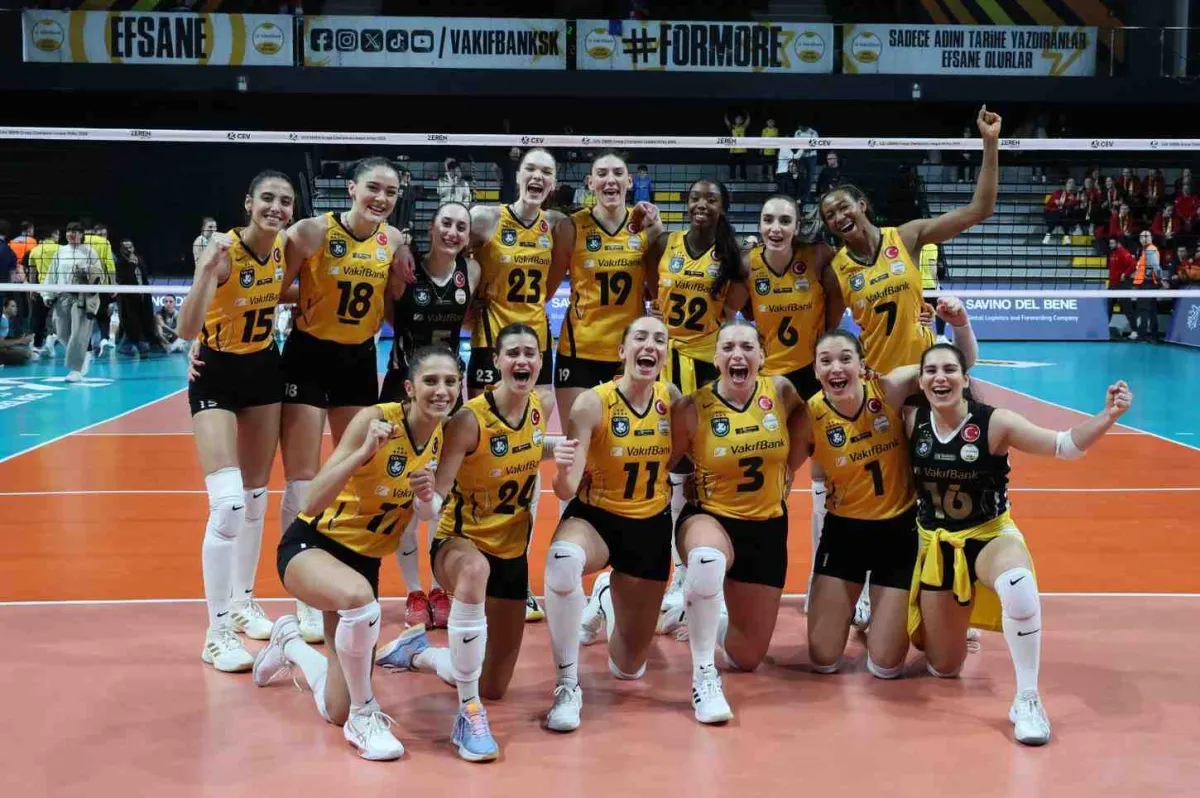 VakıfBank kusursuz geri dönüşle namağlup çeyrek finalde