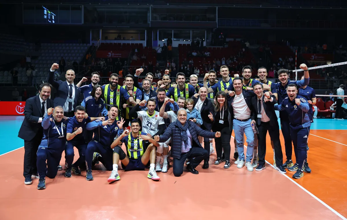 FENERBAHÇE MEDİCANA , GALATASARAY'I 3-0 YENDİ