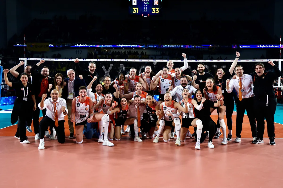 Eczacıbaşı Dynavit Axa Sigorta Kupa Voley’de adını finale yazdırdı