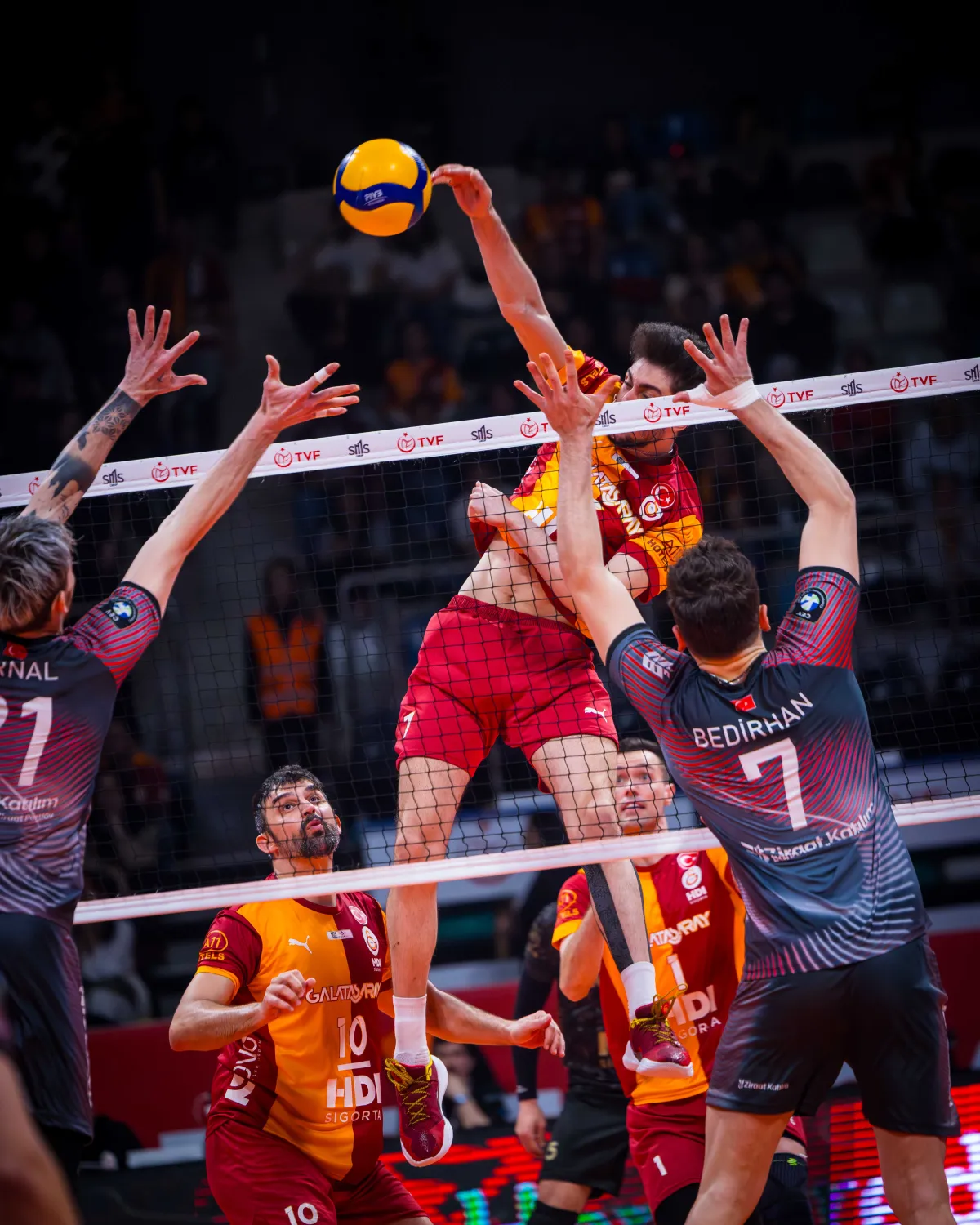 FİNALİN İLK KAZANANI ZİRAAT BANKKART