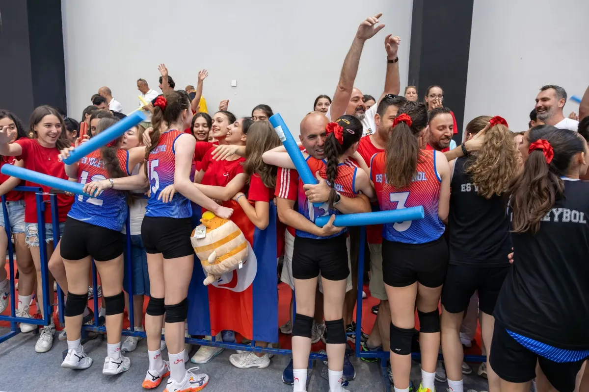 Festival Voleybol Midi Kızlarda Yenilgisiz Türkiye Şampiyonu ES Voleybol