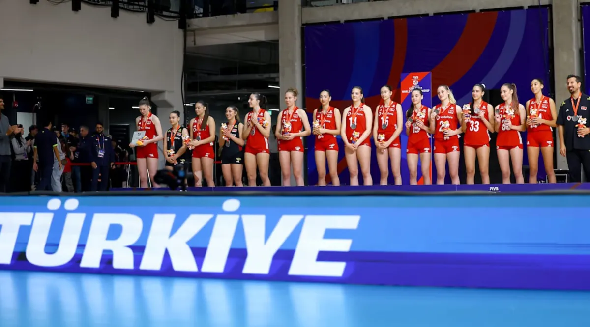 U17 KIZ MİLLİLER DÜNYA İKİNCİSİ